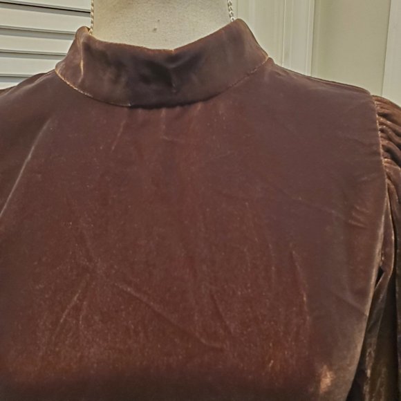 NWT Banana Republic Velvet Top - Size M - Picture 3 of 5